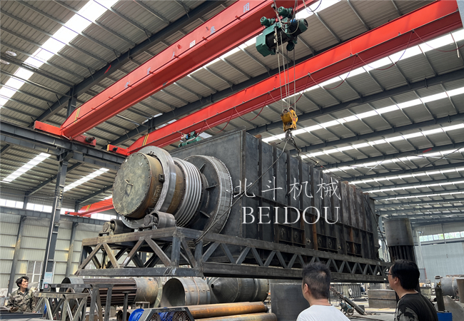 新型多功能花生殼成人抖音91视频裝車完畢,即將發往廣西