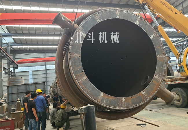 鞏義市成人抖音视频機械活性炭活化爐裝車發往新疆