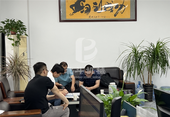 山東客戶來我公司了解玉米秸稈成人抖音91视频