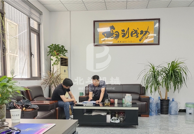 雲南客戶來我廠了解稻殼成人抖音91视频的原理和實際使用情況