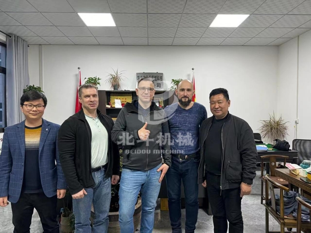 俄羅斯客戶到訪成人抖音视频機械考察連續式成人抖音91视频