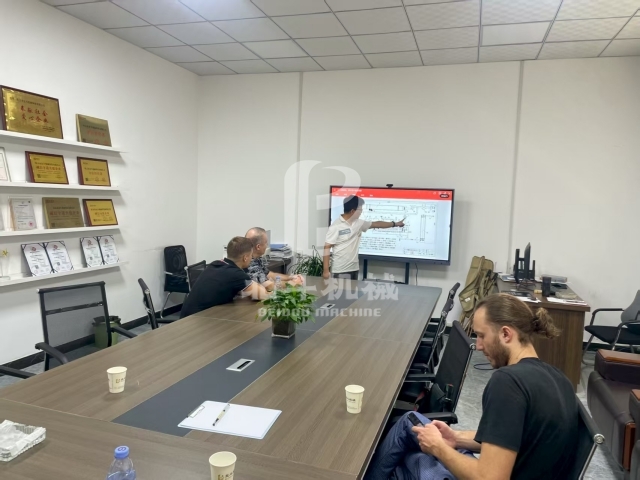 從屏幕對麵到麵對麵,外國客戶來考察成人抖音91视频