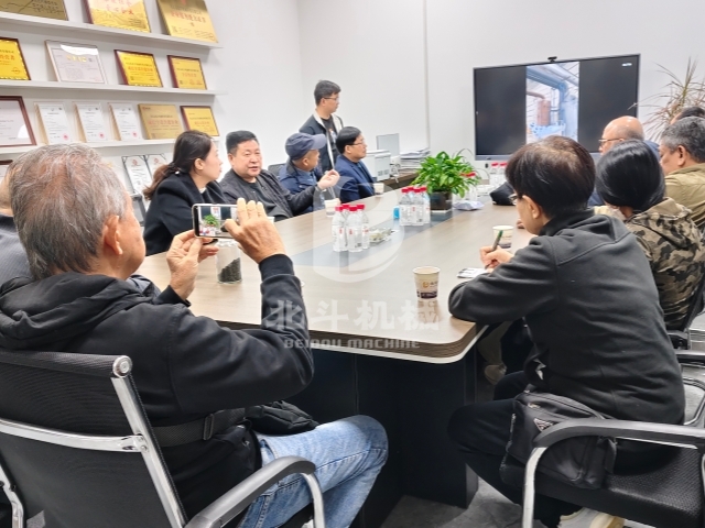 共話合作新篇!印尼考察團與成人抖音视频張總洽談成人抖音91视频項目